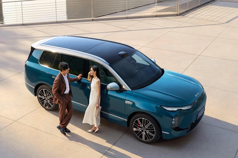 Флагманский кроссовер BYD Sealion 08: богатое оснащение и несколько вариантов начинки